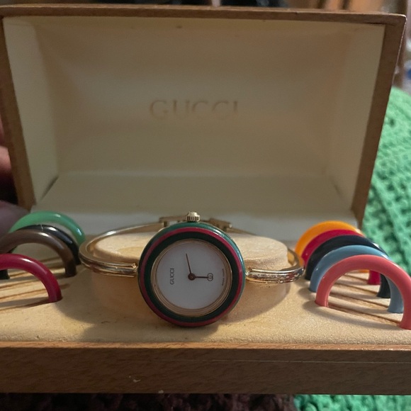 Gucci  Watch

10  Bezels 

Authentic 


Last serviced 9/17/25 - Picture 1 of 9